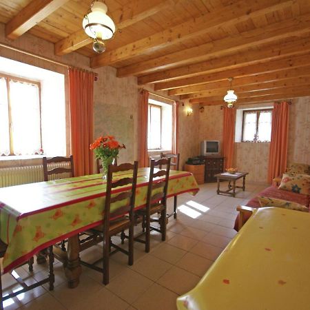 Spacious Holiday Home Near The Forest Esmoulieres Exterior photo