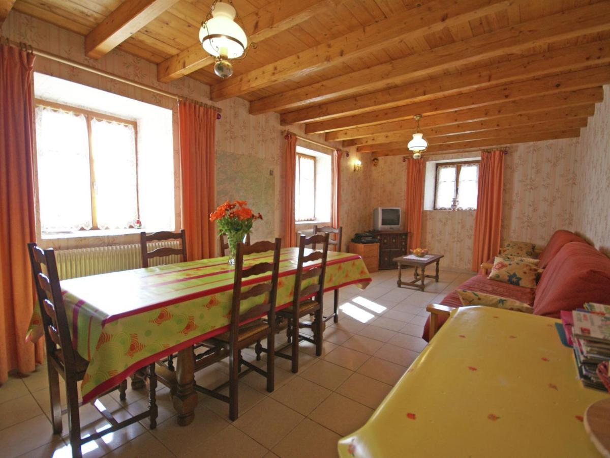 Spacious Holiday Home Near The Forest Esmoulieres Exterior photo