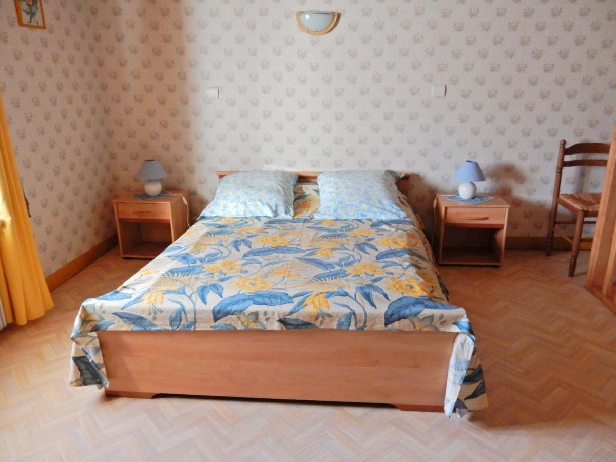 Spacious Holiday Home Near The Forest Esmoulieres Room photo